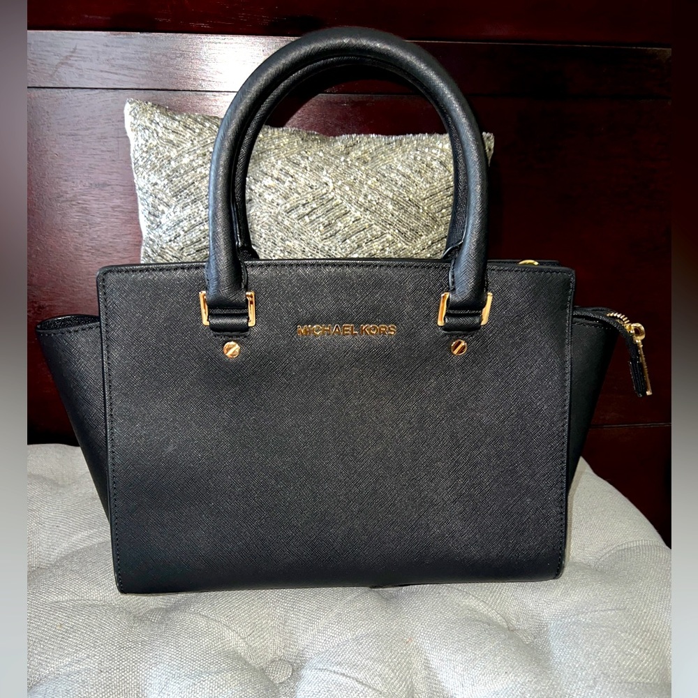 Michael Kors Selma Black Leather Handbag. Like New/Barely Used!!!!